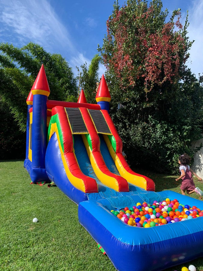 Império com piscina de bolas