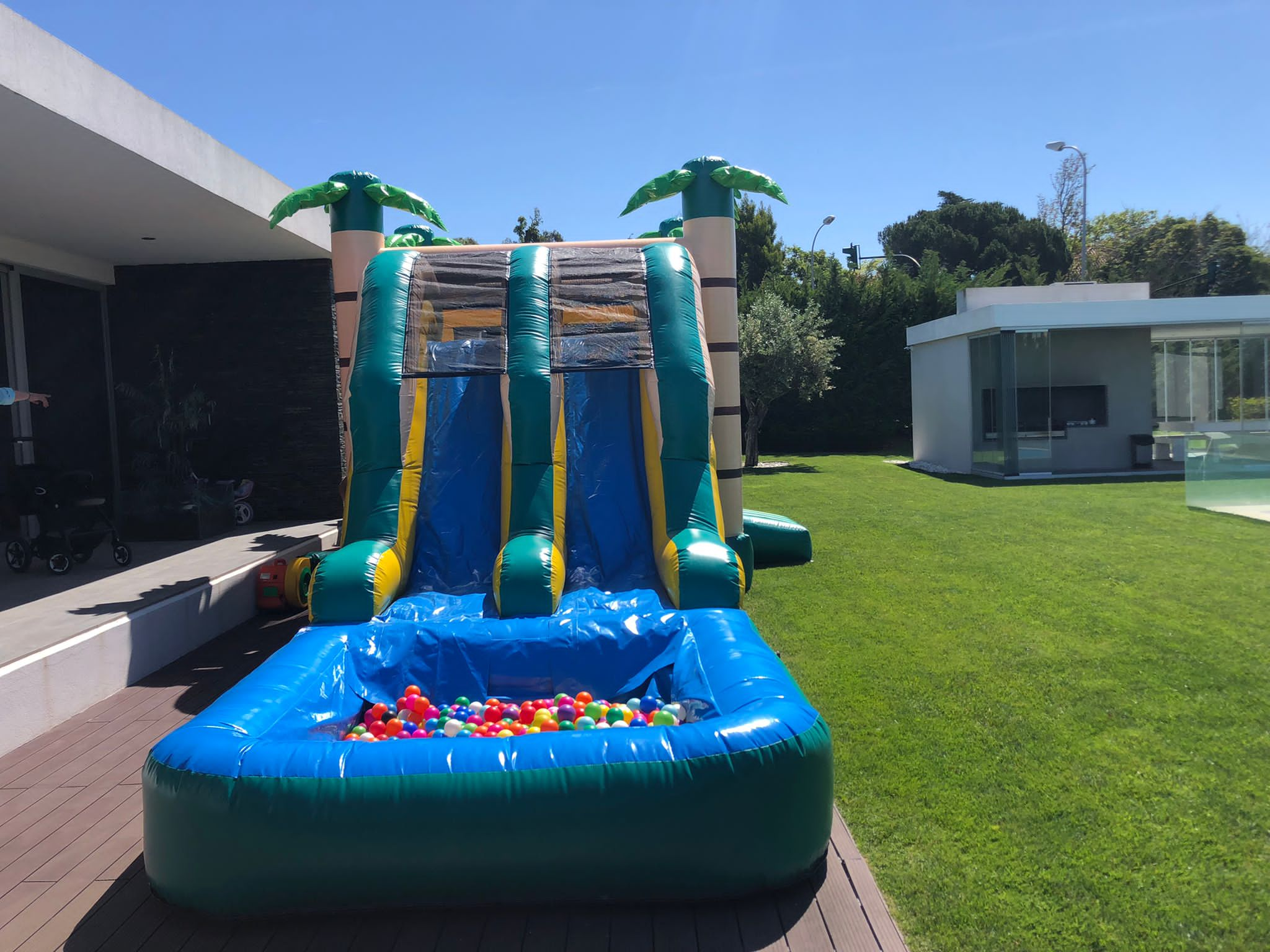 Palmeiras com piscina de bolas