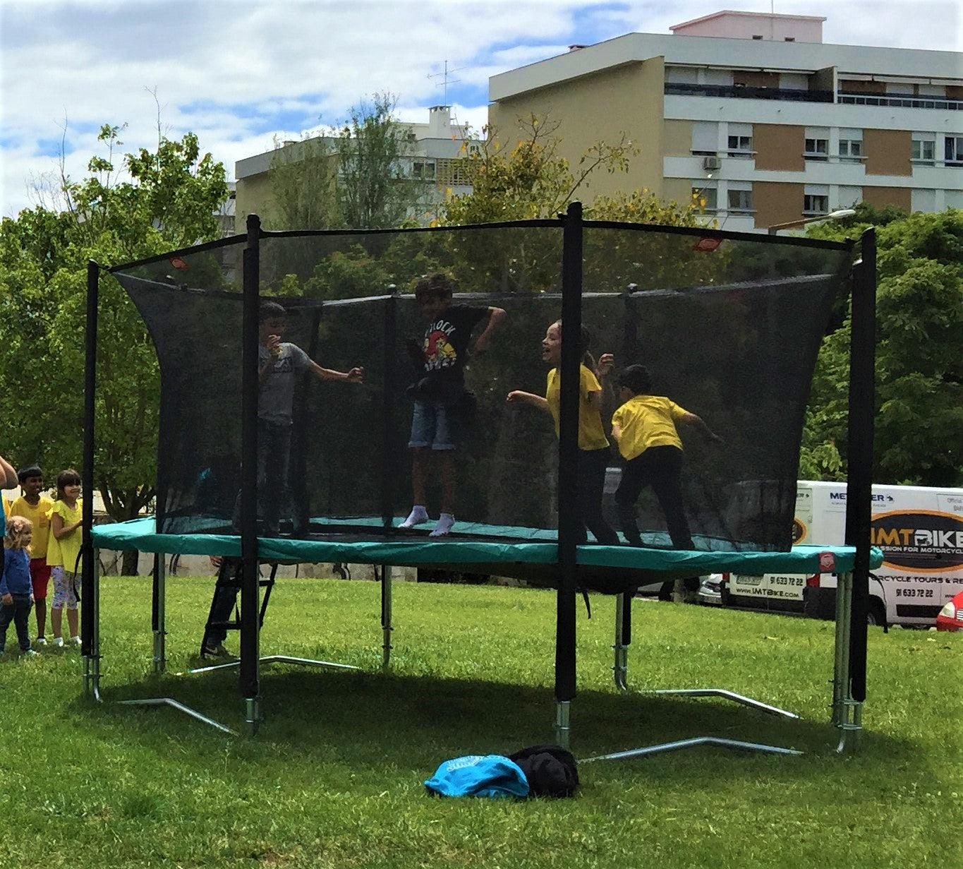 XL trampoline