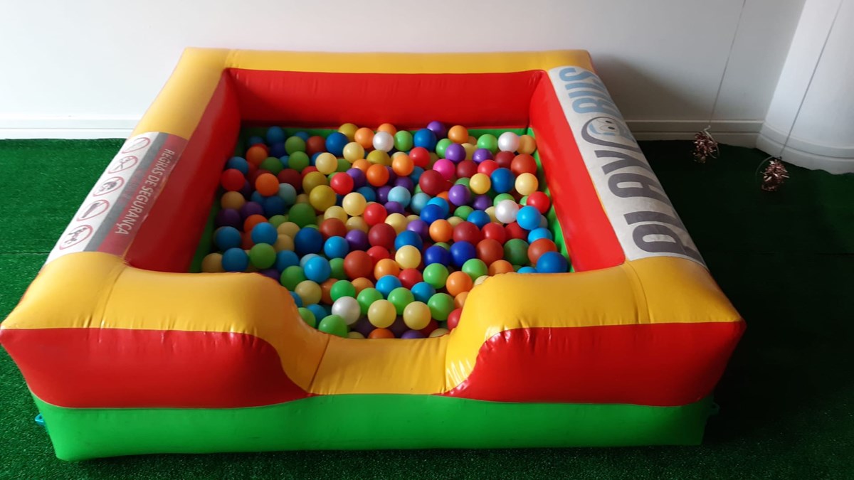 Small ball pit