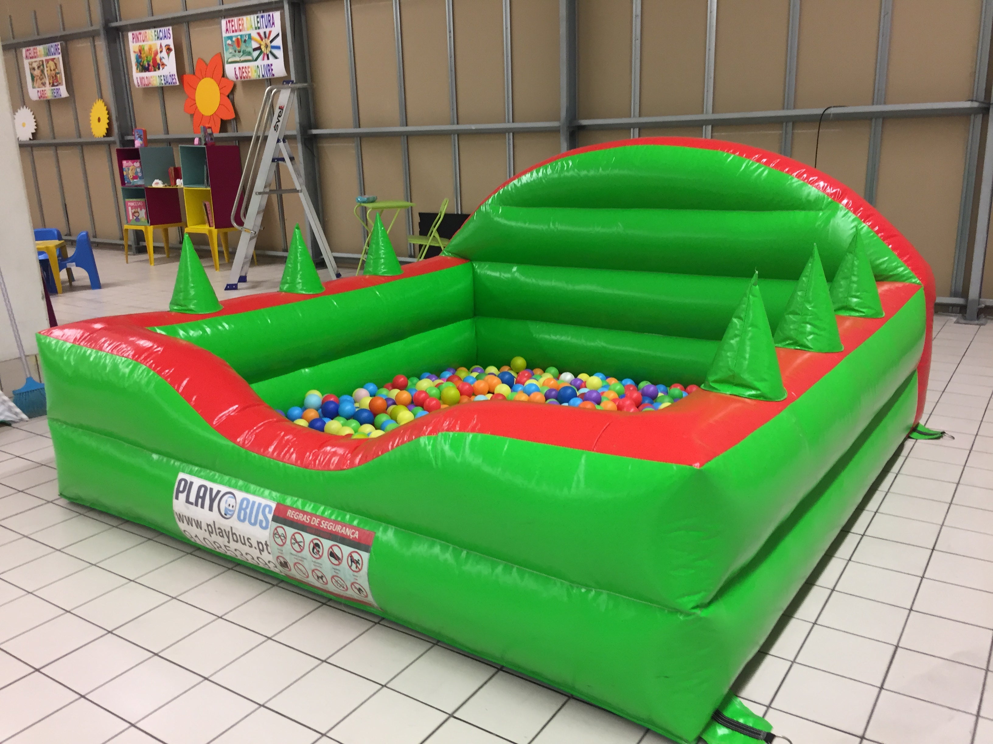Square ball pit