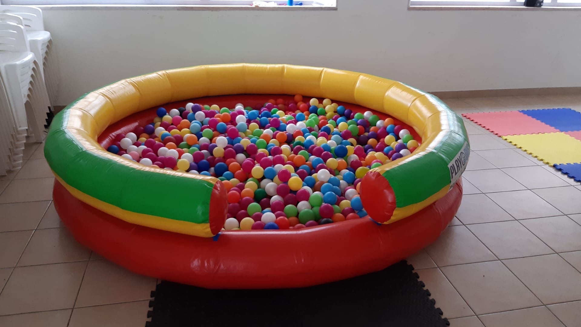 Round ball pit